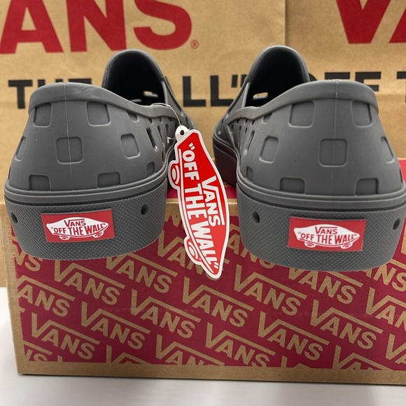 Vans Men’s Slip-On Trk Pewter
VNA5HF8PWT
Sneakers - Picture 13 of 16